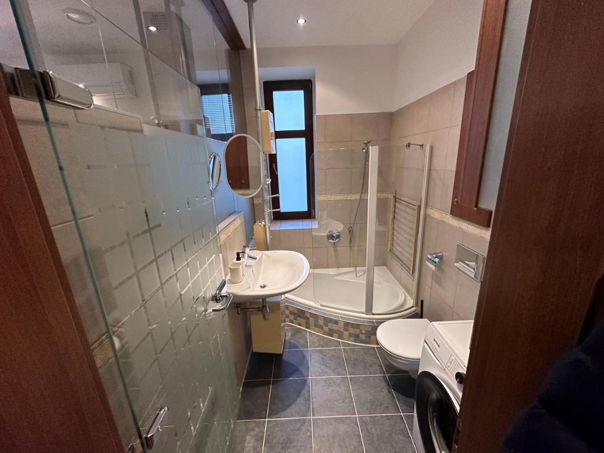 Skau Laurinska Apartment บราติสลาวา ภายนอก รูปภาพ